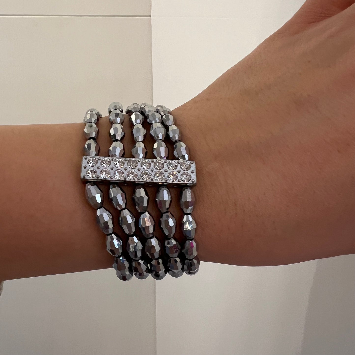 Armband mit Perlen