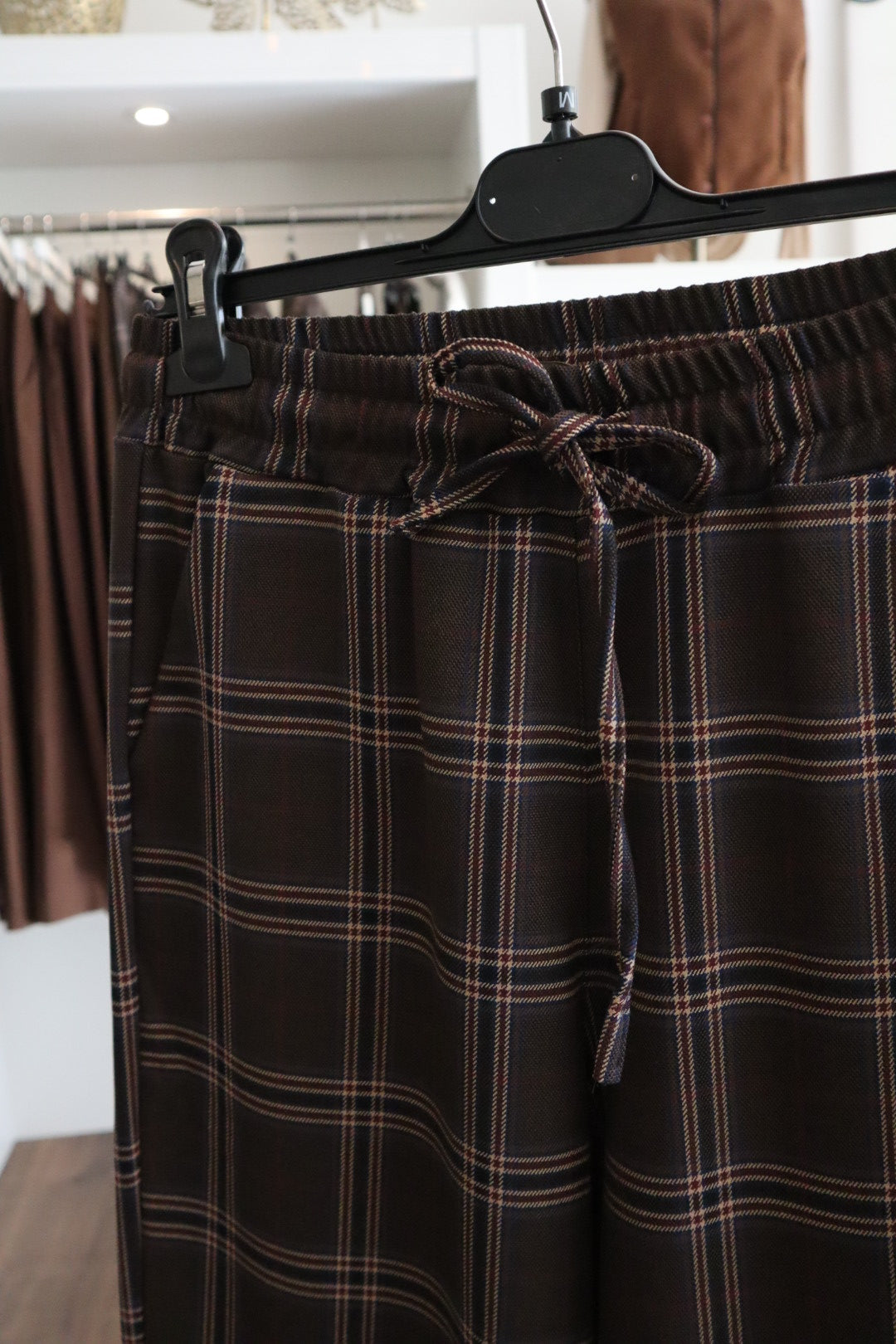 Karierte Wide-Leg Hose in Braun voon ESVIVID