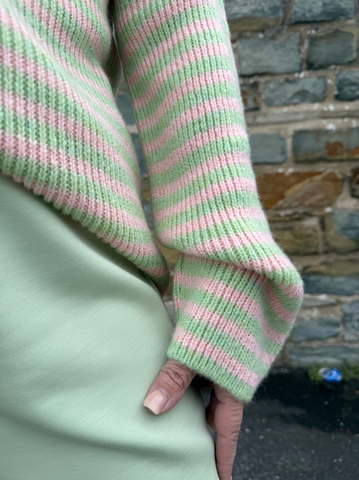 Gestreifter Strickpullover