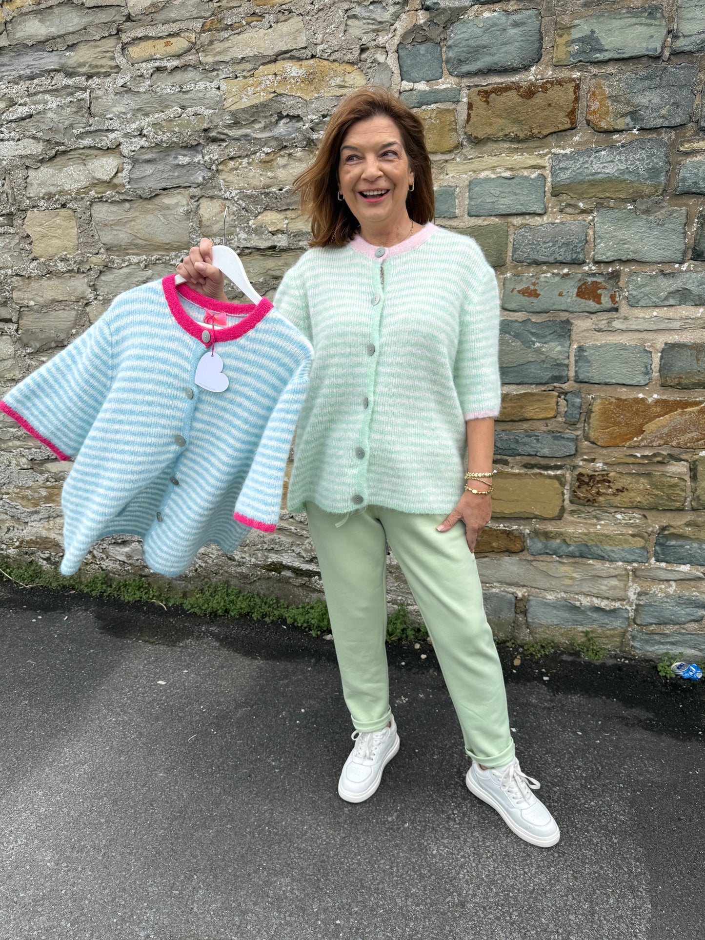 Zart gestreifte Strickjacke hellblau Celin