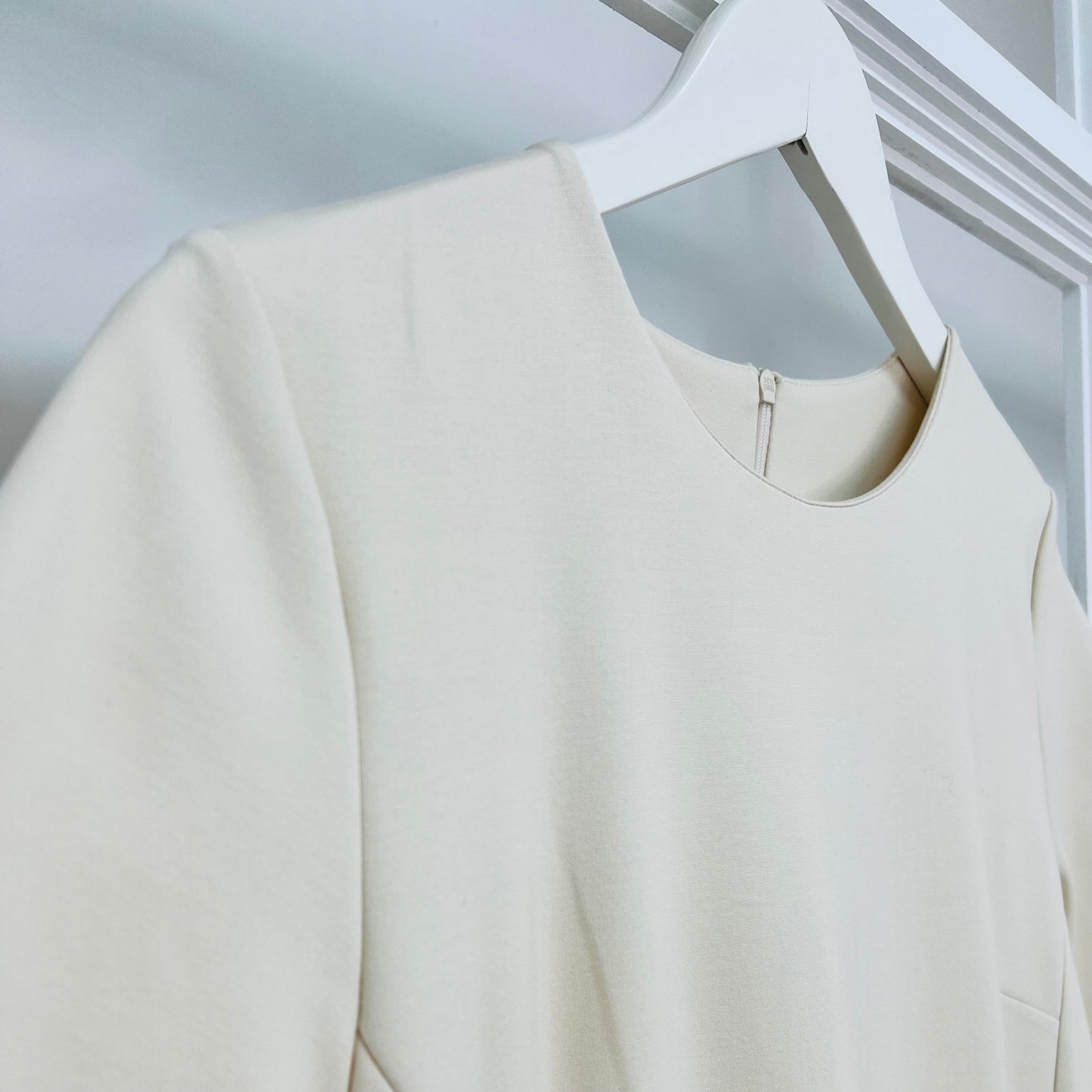 Kleid in beige mit Taschen Enya von Esvivid
