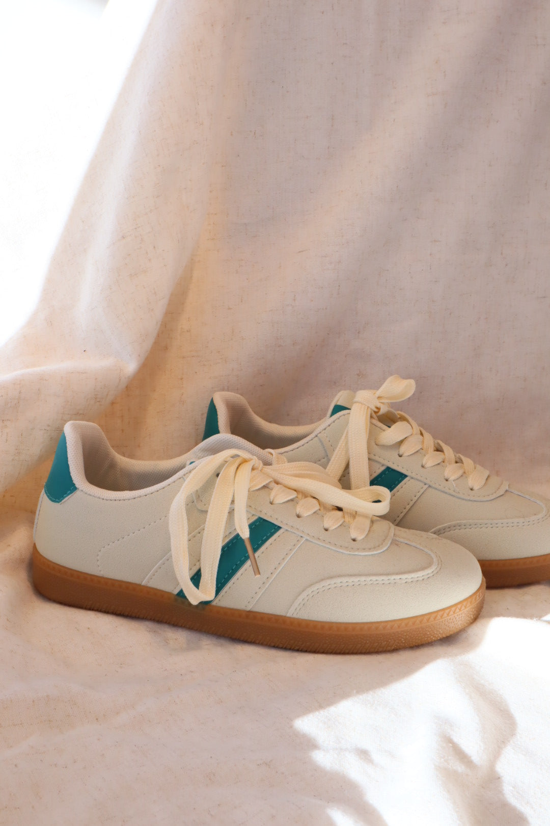 Stylischer Sneaker in Beige und Grün
