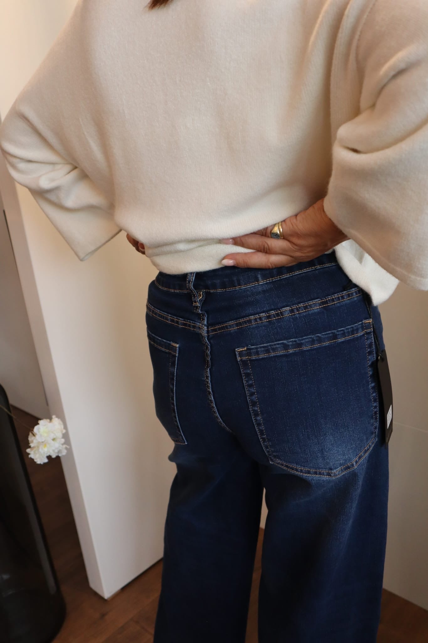 Wide-Leg_Jeans