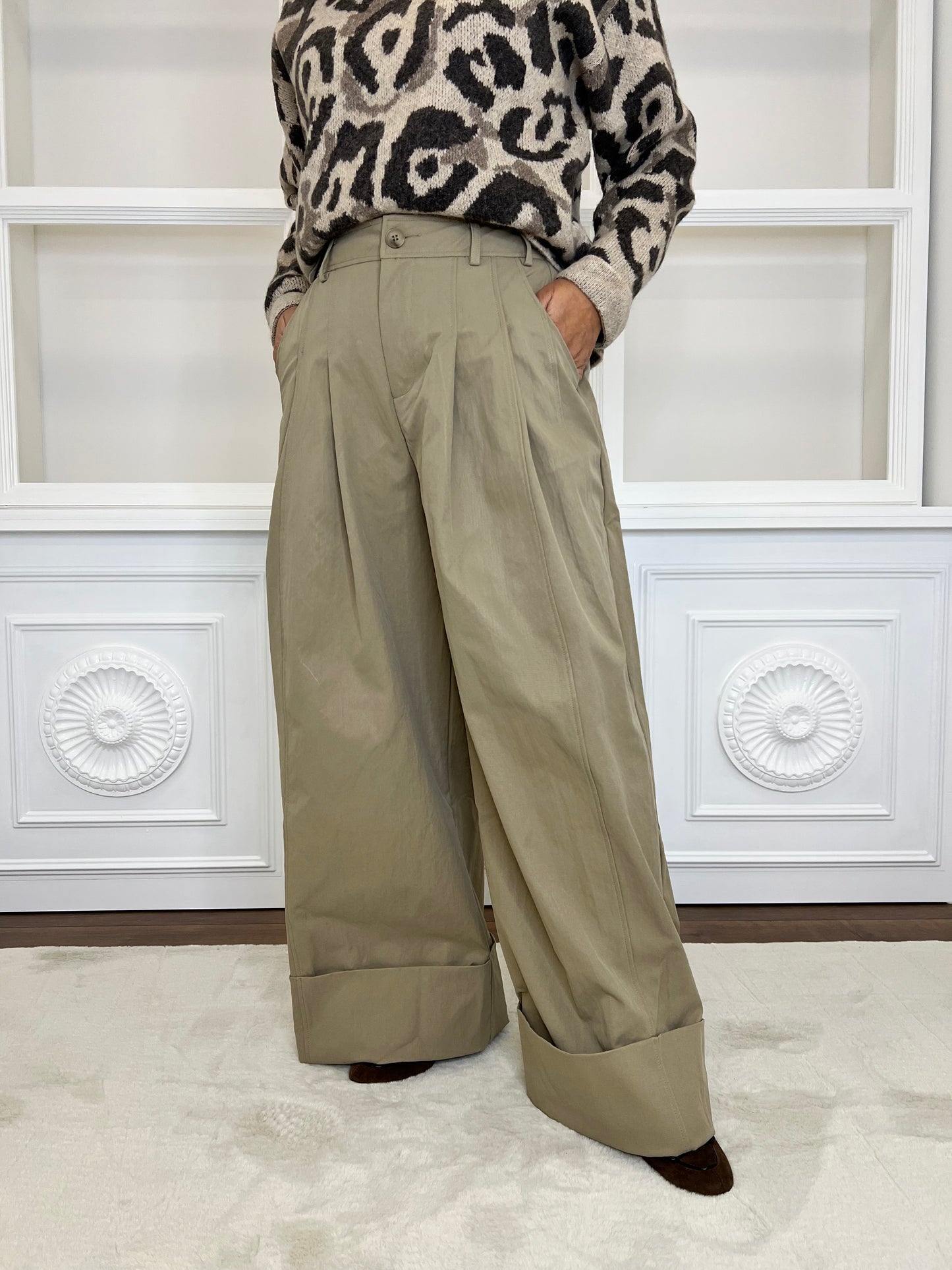 Weite Hose mit Bundfalten Cloe