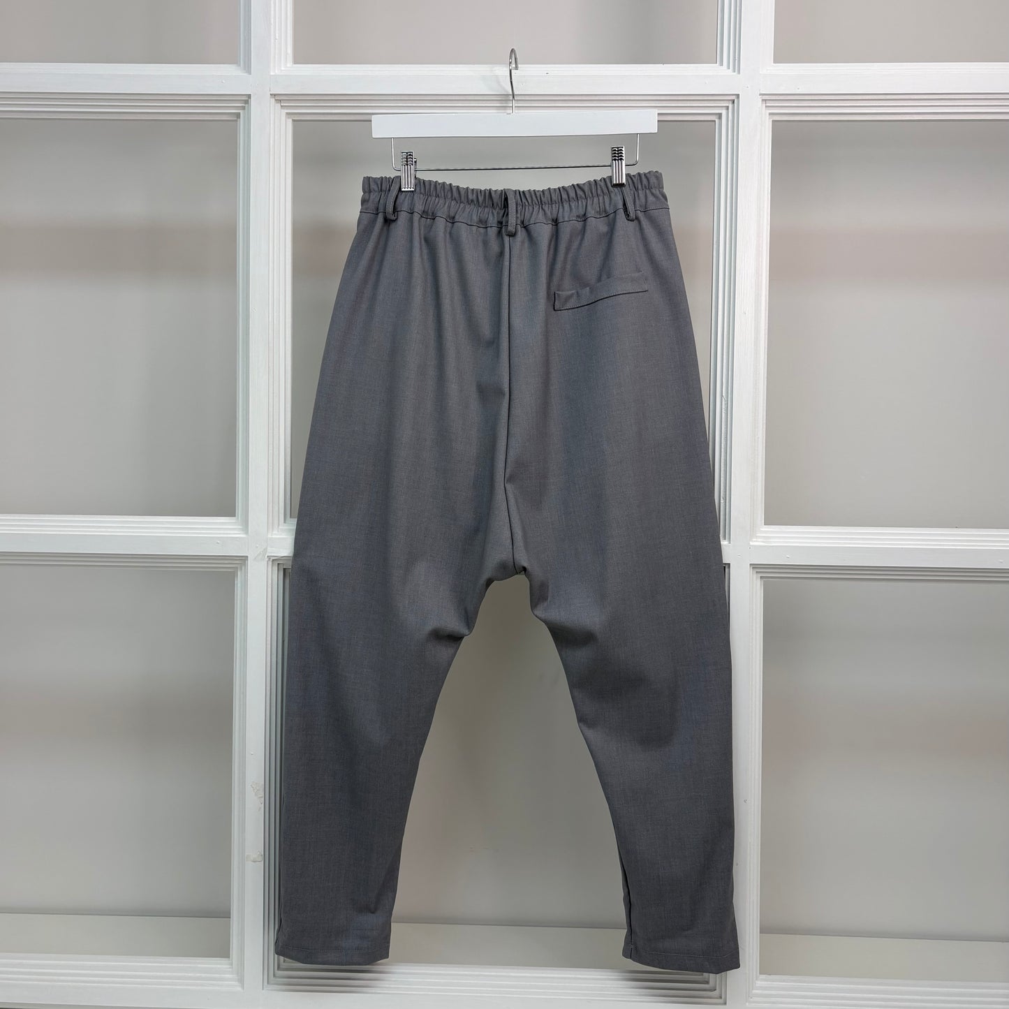 Moderne Stoffhose mit Bundfalte - Dunia