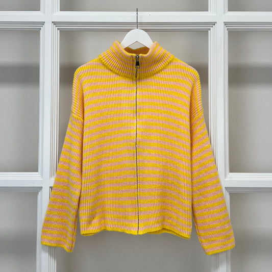 Gestreifter Strickpullover