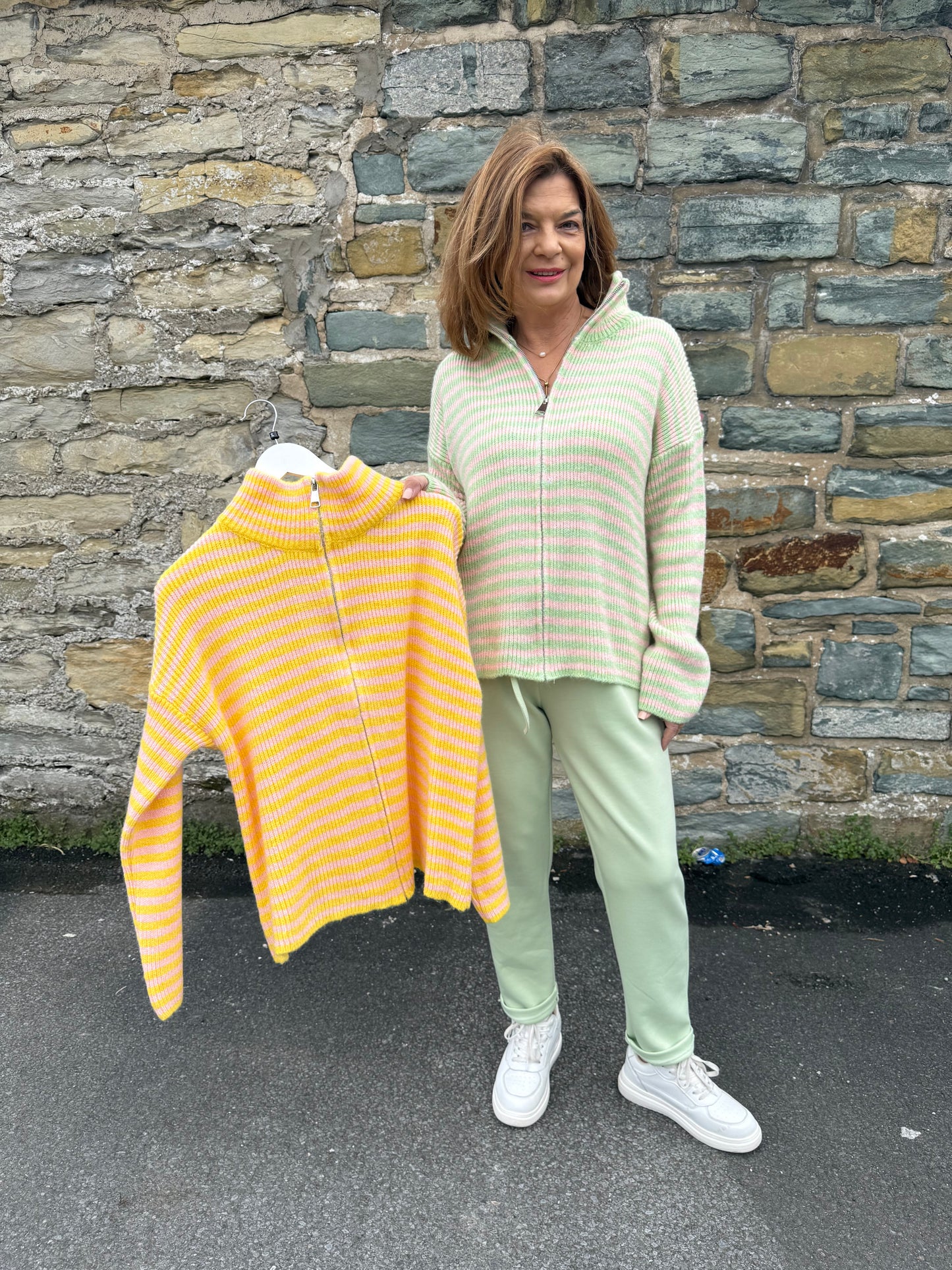 Gestreifter Strickpullover