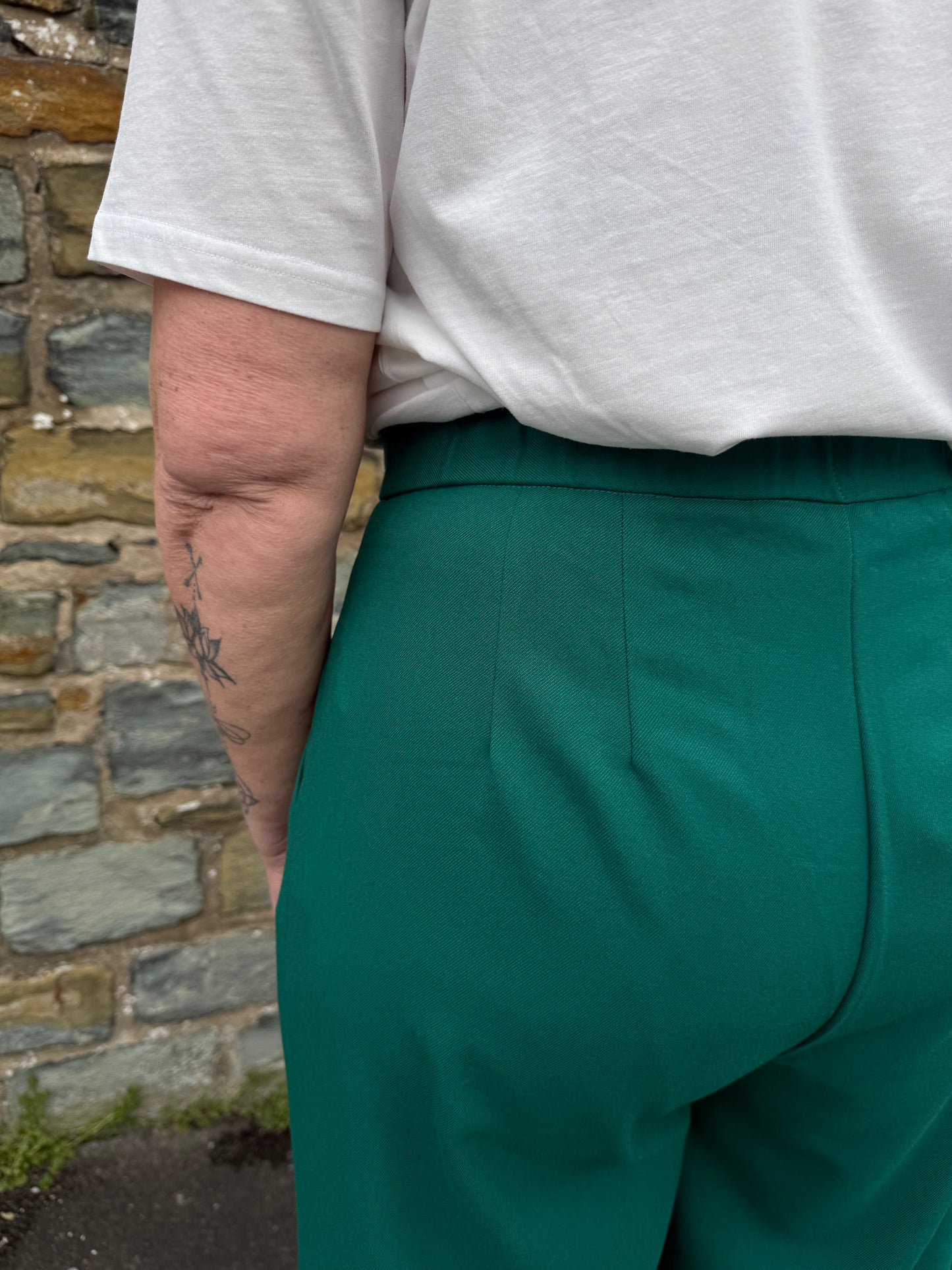 Hose mit aufgesetzten Taschen