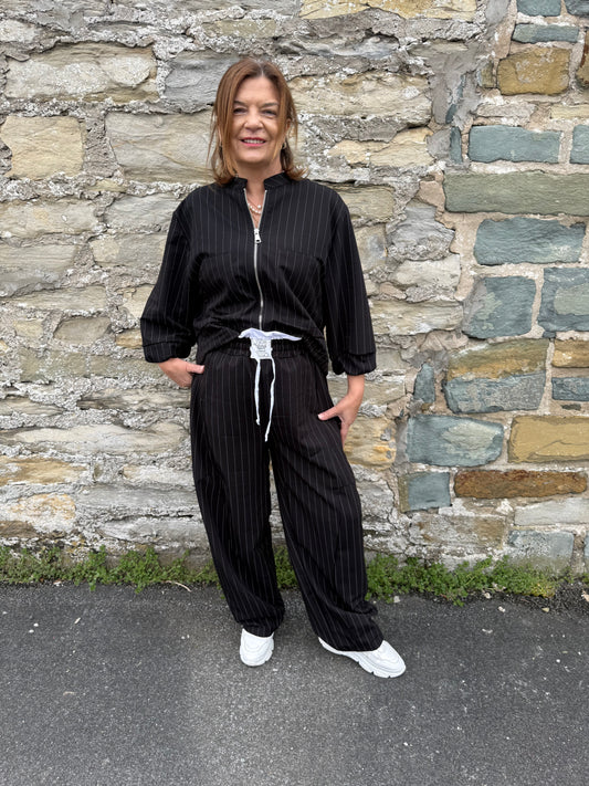 ESVIVID Nadelstreifen Bluse schwarz rosa