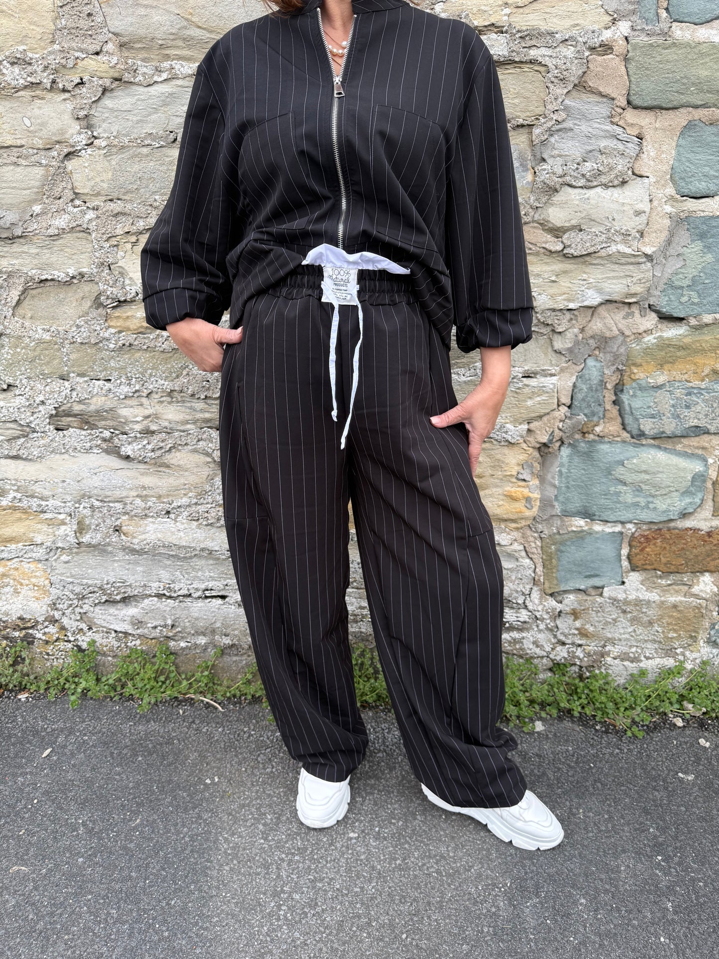 ESVIVID Hose schwarz -weiß Nadelstreifen