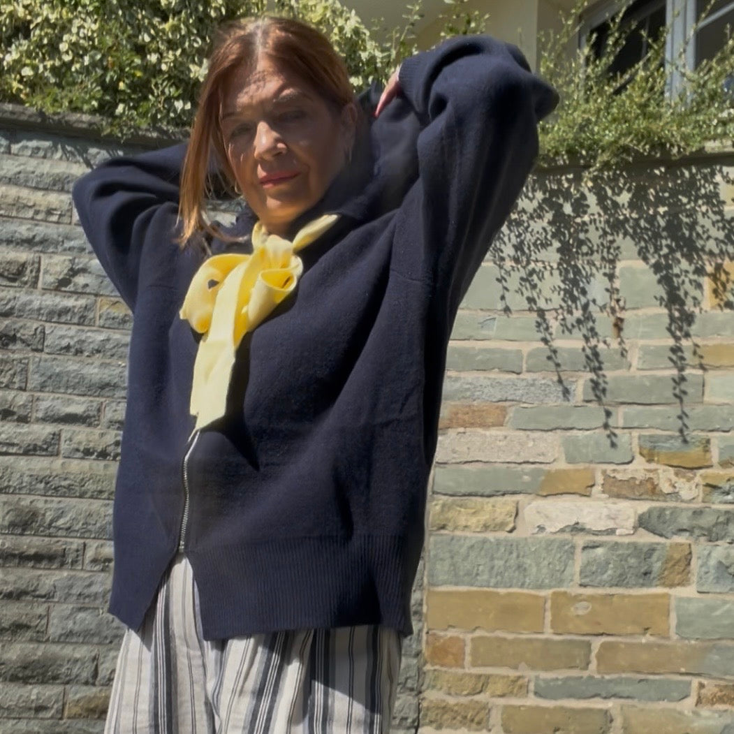 Strickjacke mit Kapuze und Kontrast Strickband gelb Hada