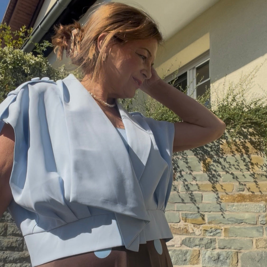 Hellblaue Kurzjacke mit raffinierten Schulterdetails Helia