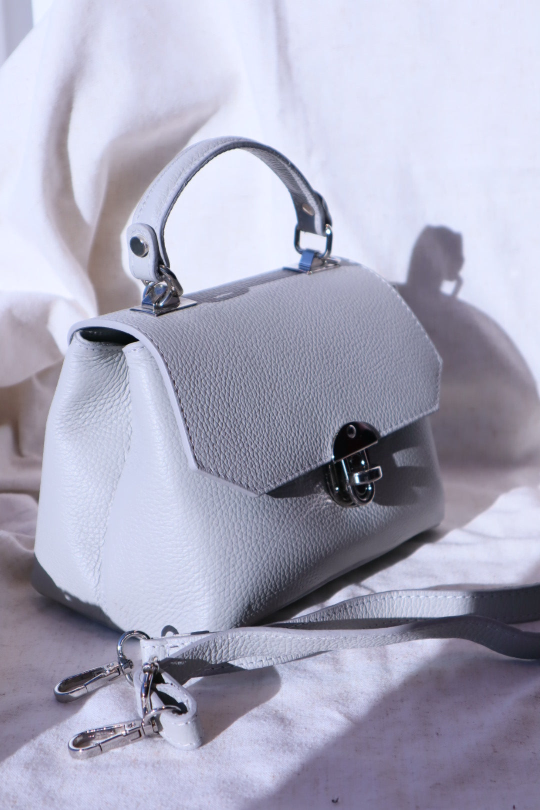 Kleine Koffertasche Taubengrau