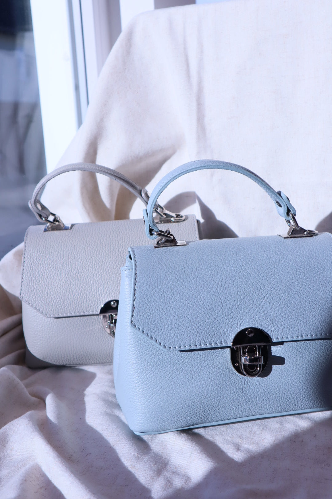 Kleine Koffertasche Taubengrau