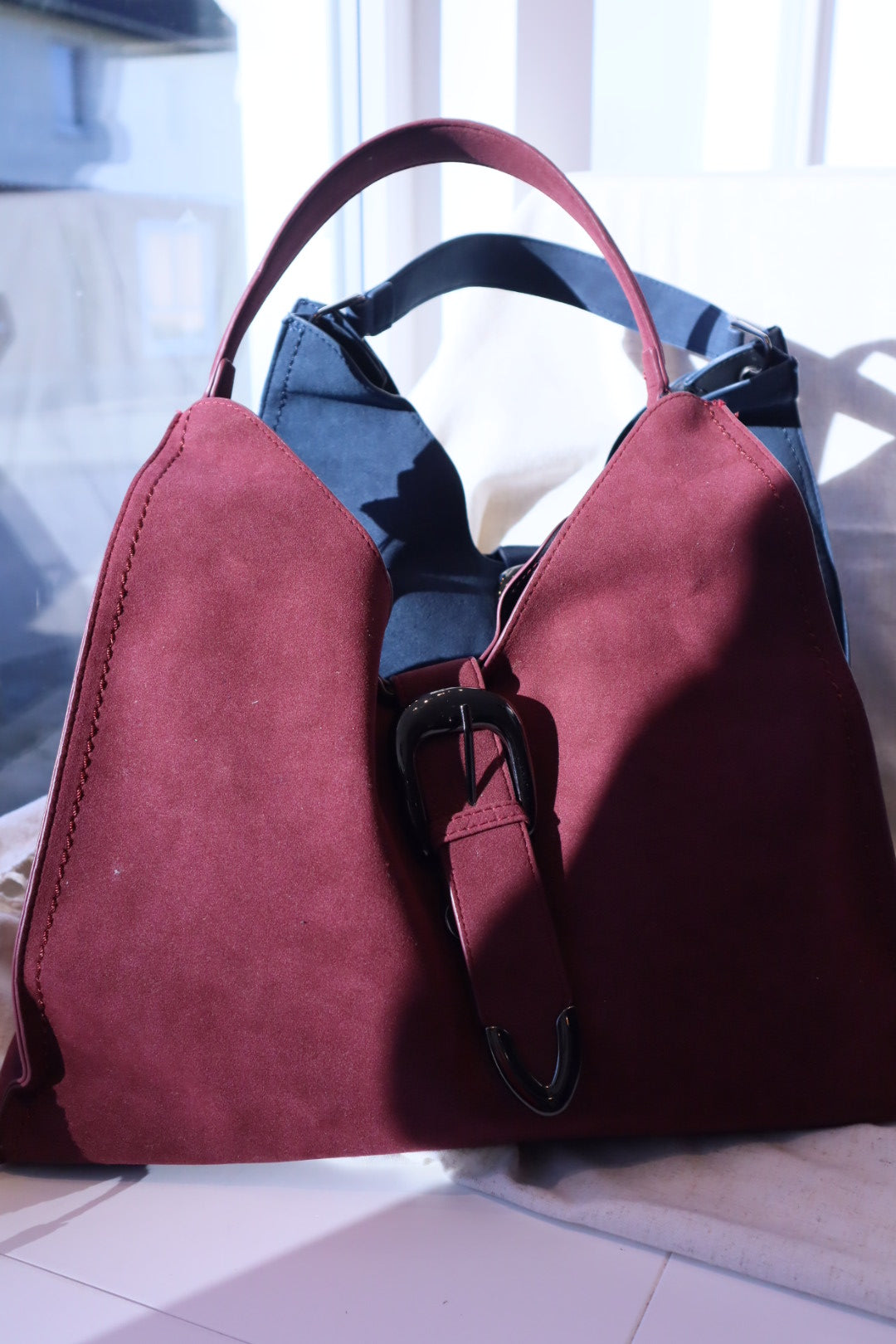 Elegante Hobo-Bag in Bordeaux