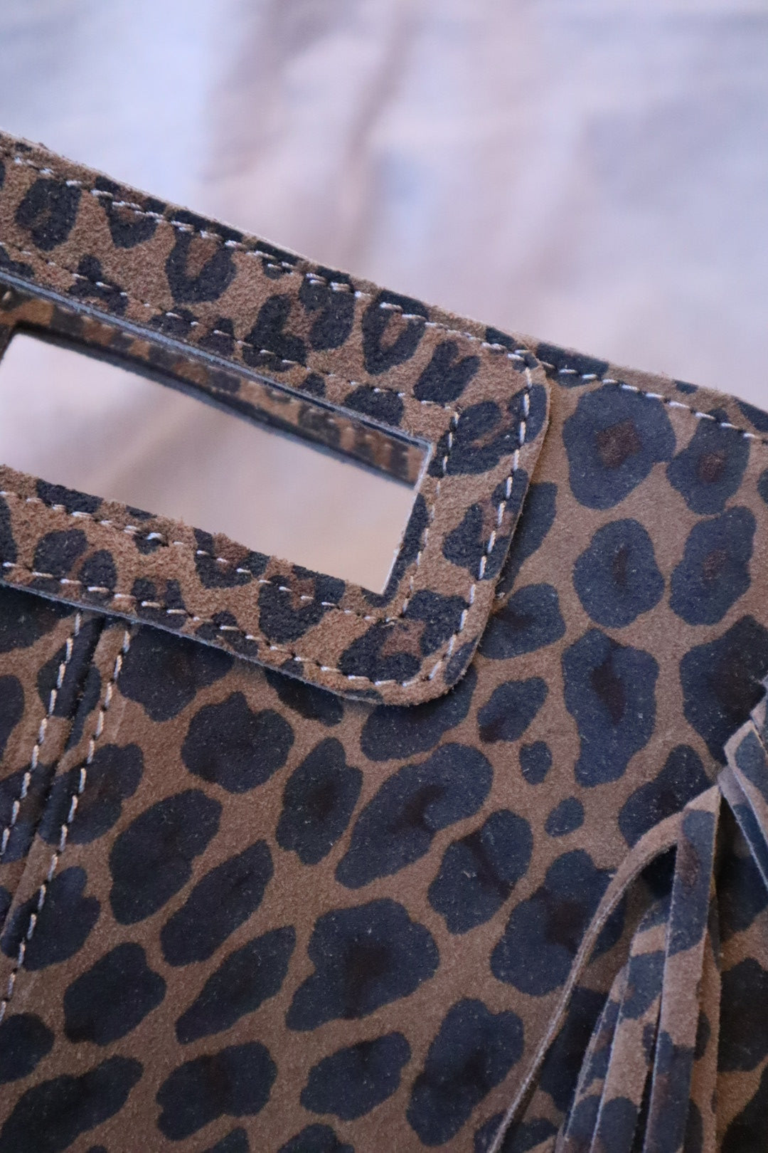 Lässige Umhängetasche aus Wildleder Aisha