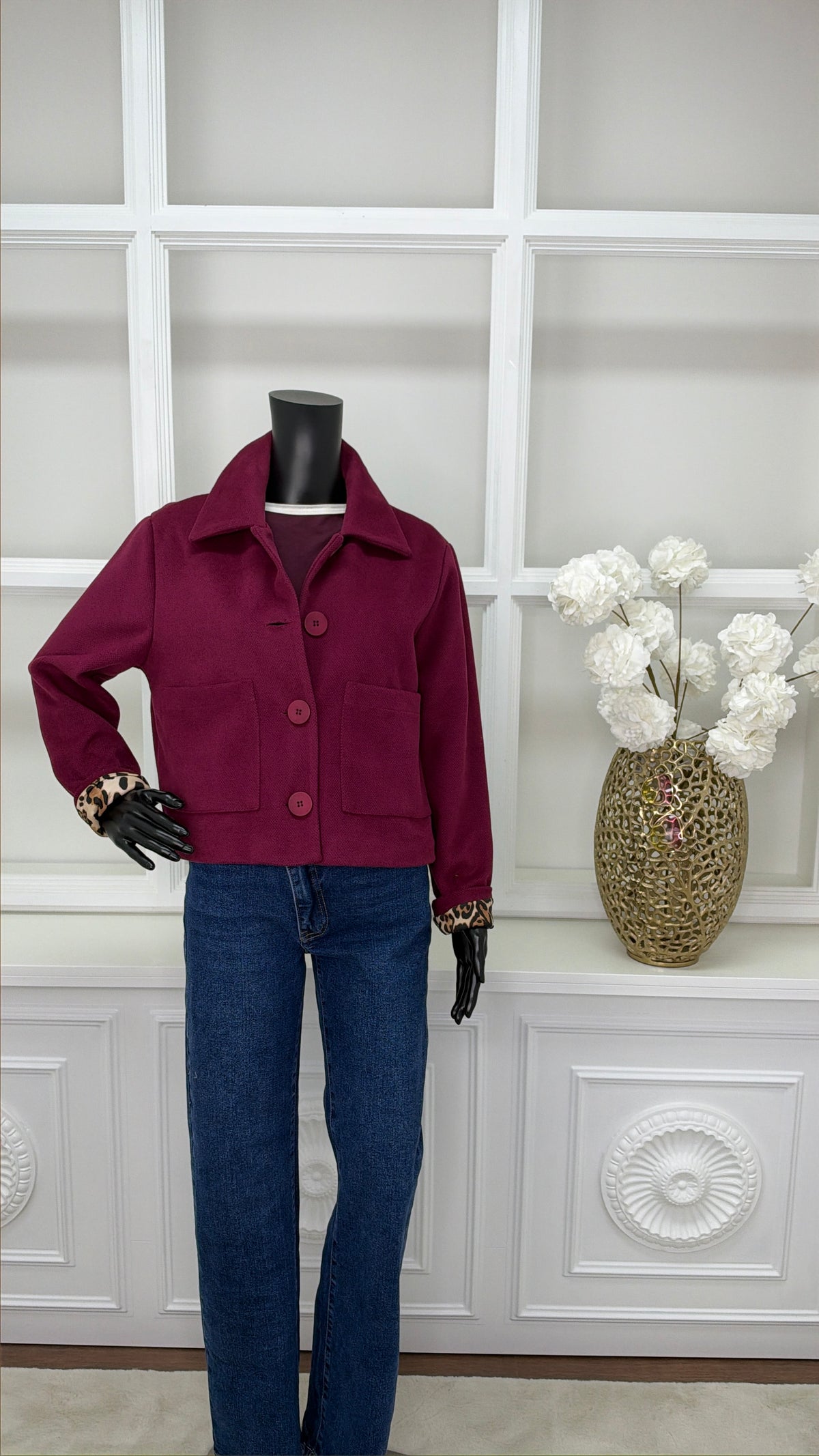 Kurzjacke in Bordeaux mit Leo-Details Jelina