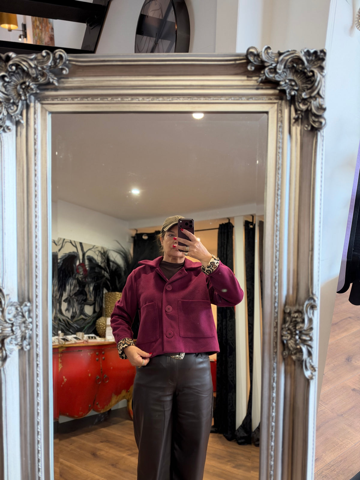 Kurzjacke in Bordeaux mit Leo-Details Jelina
