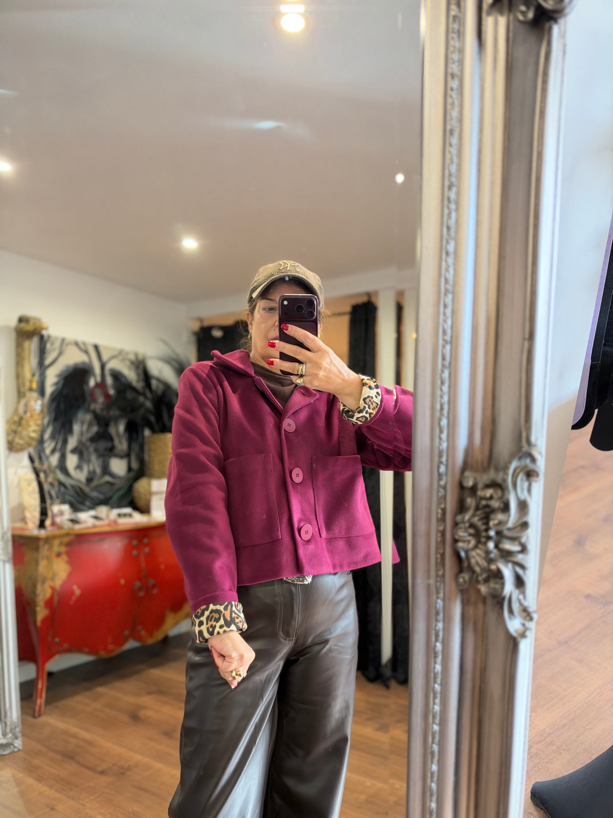 Kurzjacke in Bordeaux mit Leo-Details Jelina