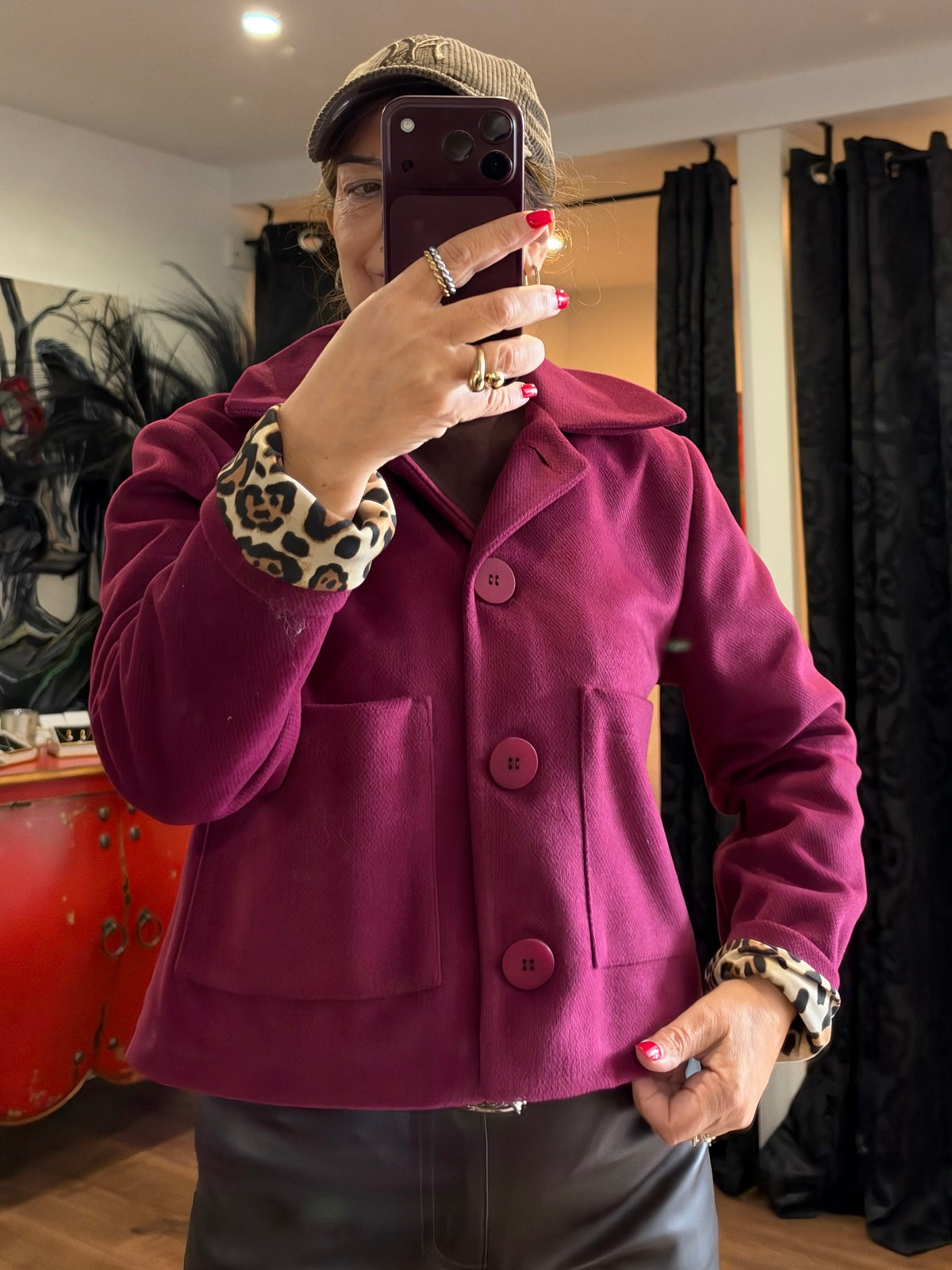 Kurzjacke in Bordeaux mit Leo-Details Jelina