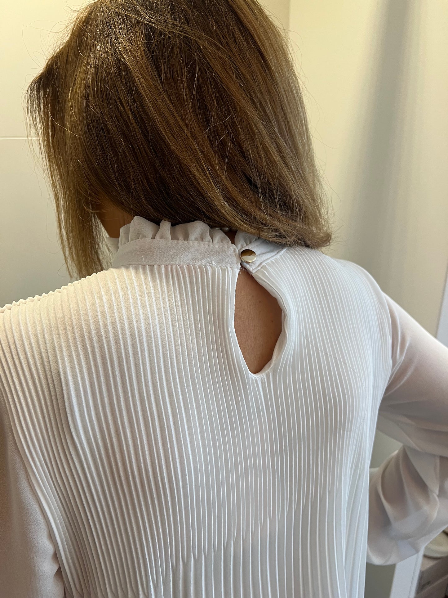 Bluse mit Plisseefalten weiß