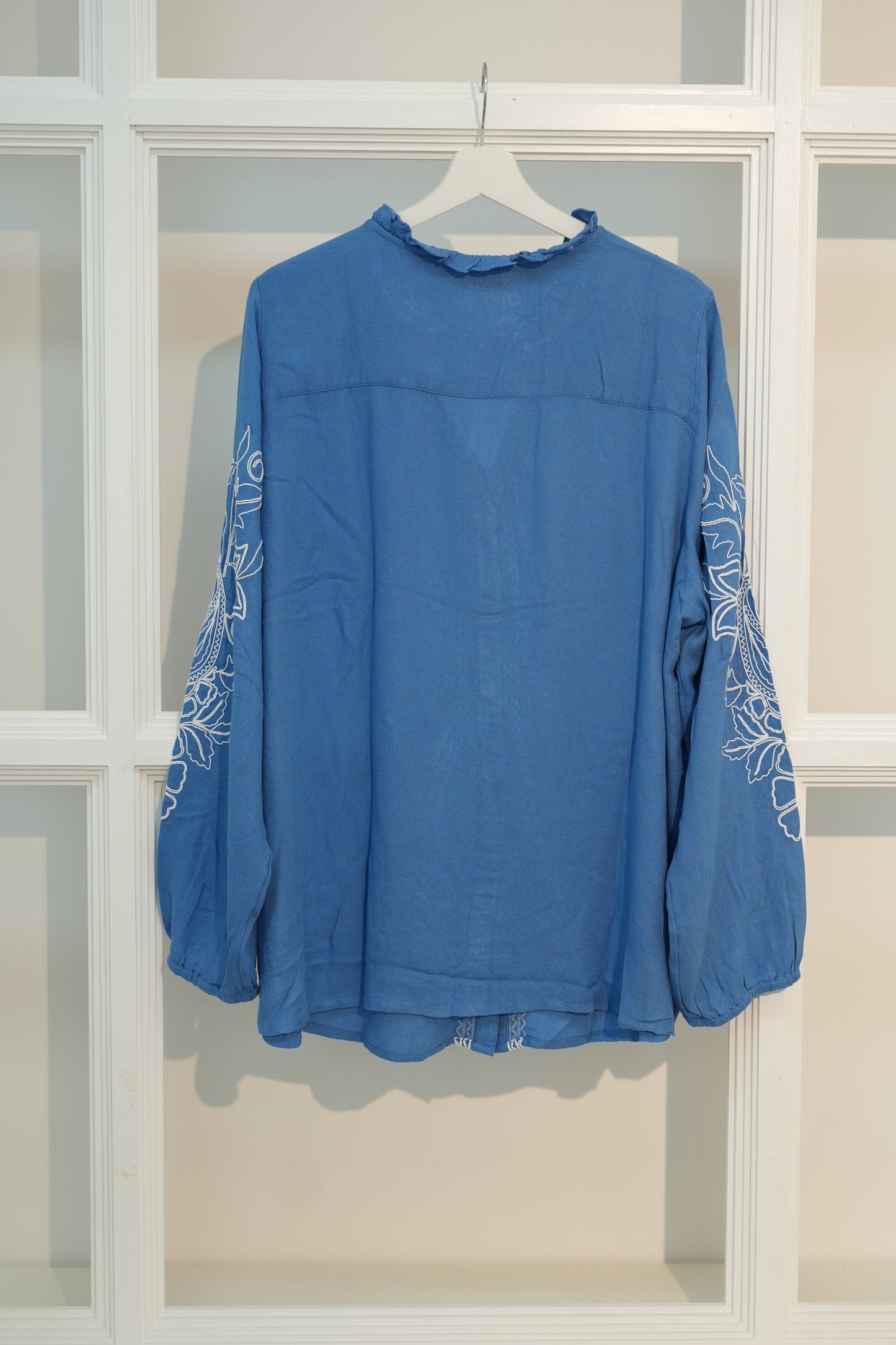 Bluse Elegance Blue mit Stickdetails Diana