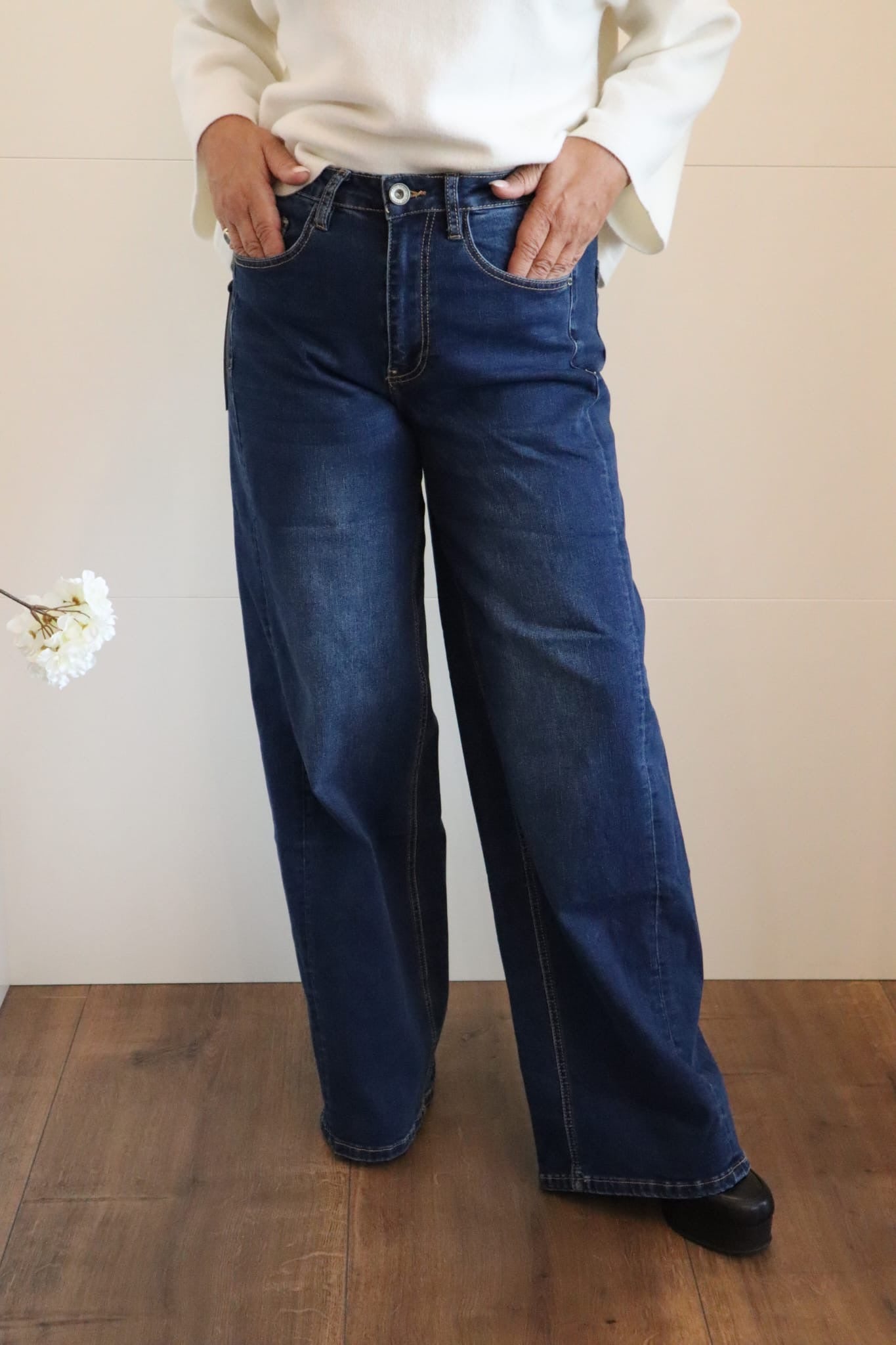 Wide-Leg_Jeans