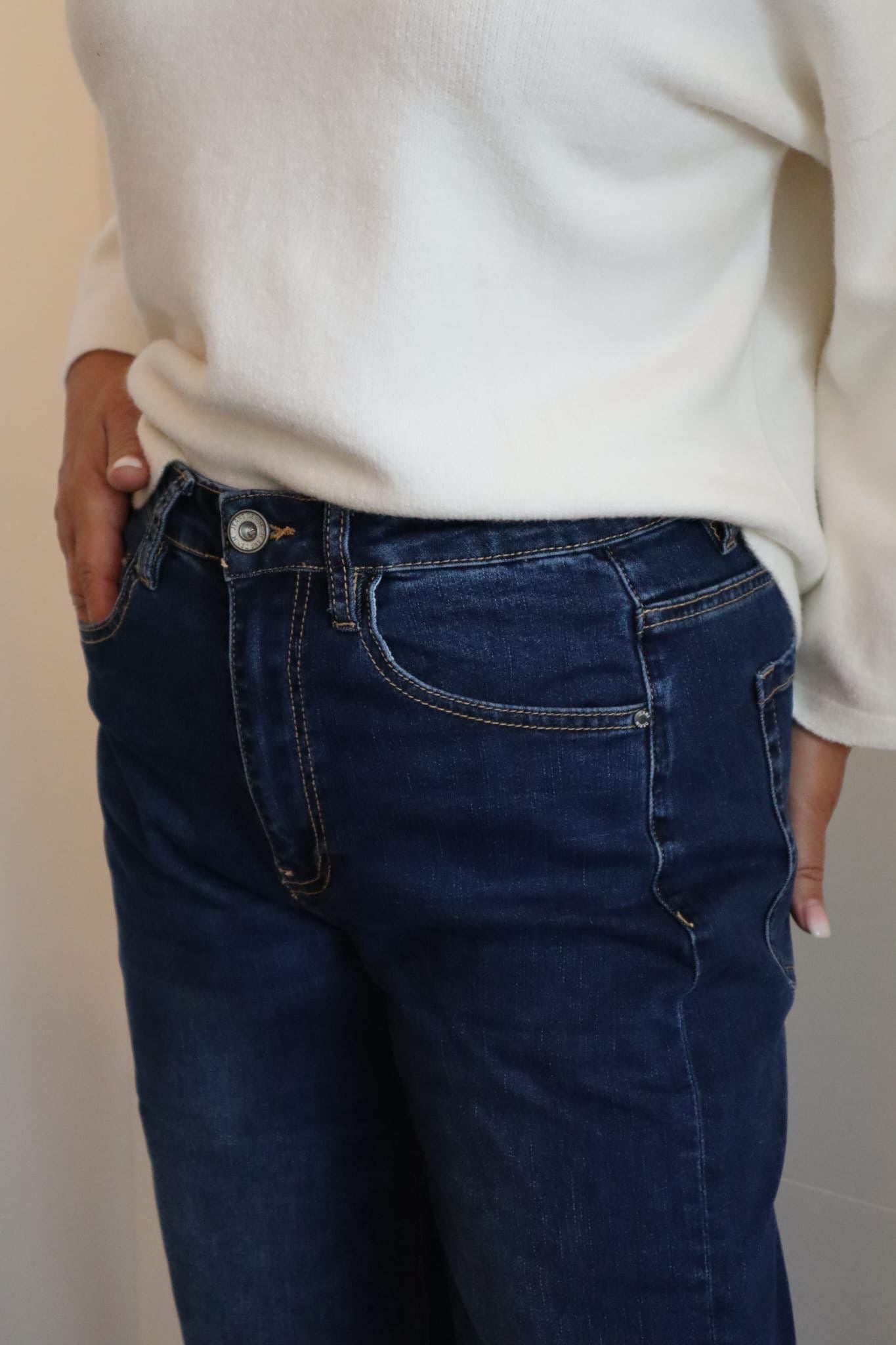 Wide-Leg_Jeans