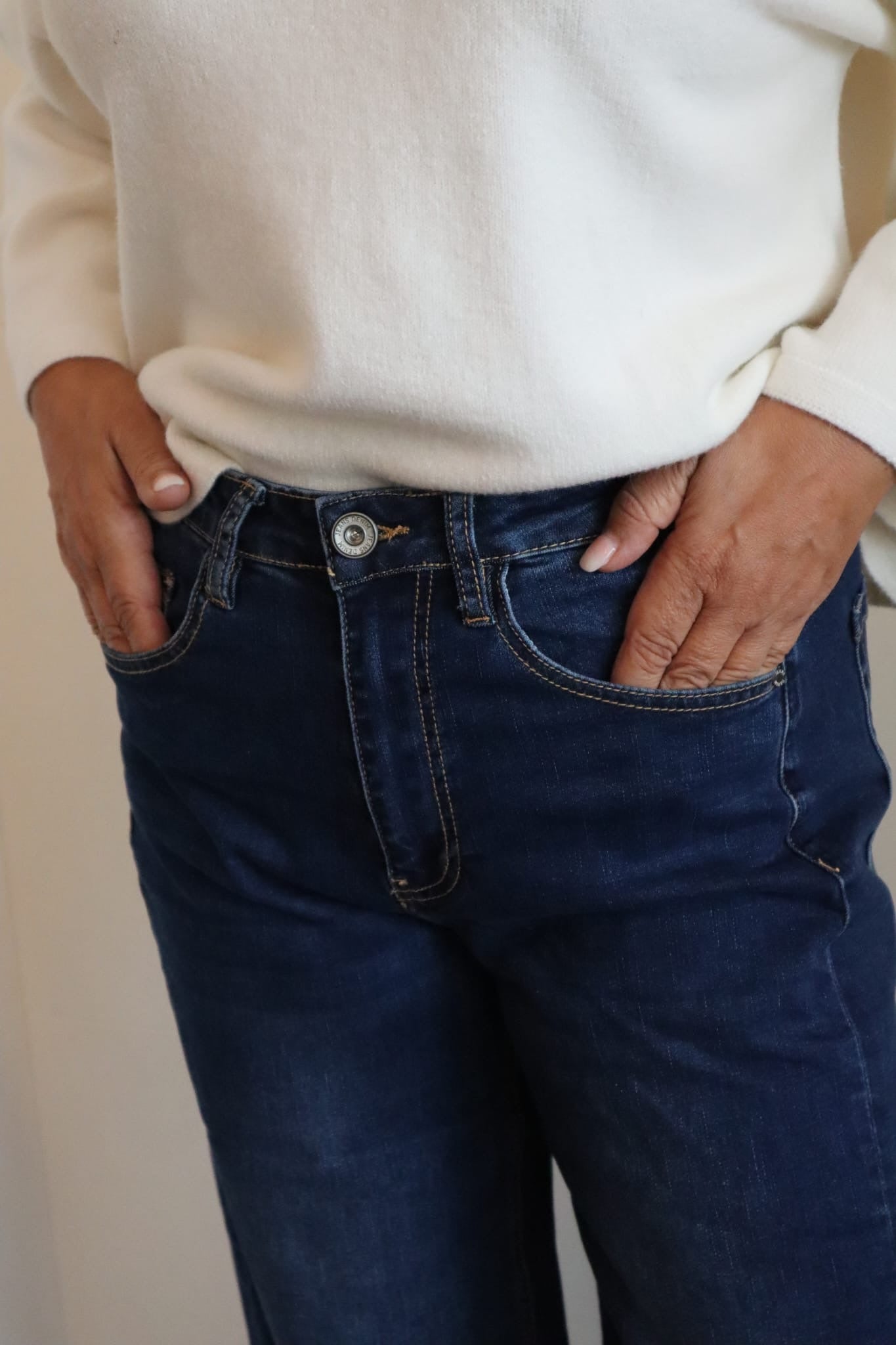 Wide-Leg_Jeans