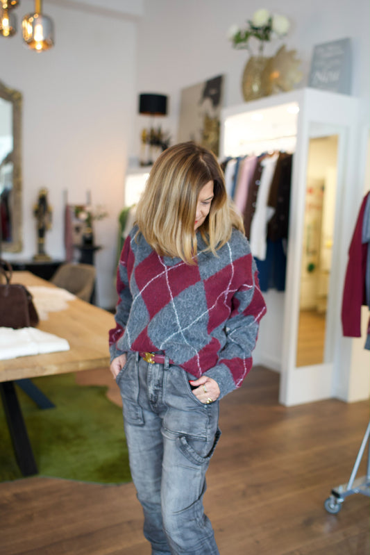 Kuschelpullover mit Rautenmuster in Grau & Beere Jill von Esvivid